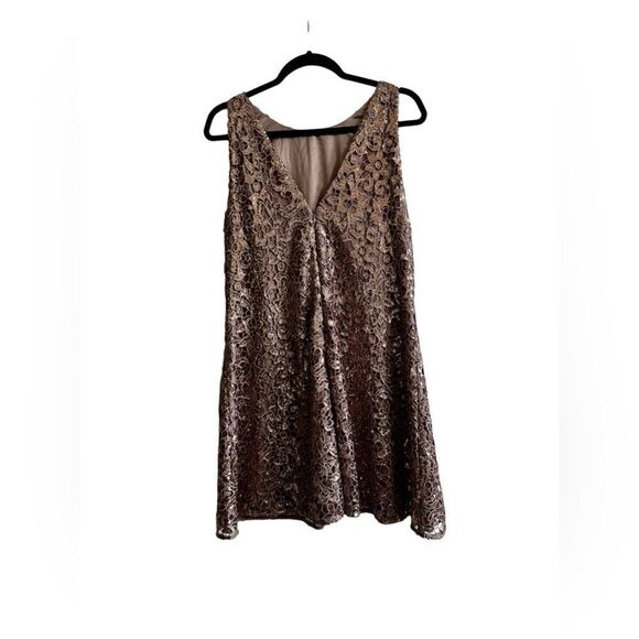 NWT BELLE BADGLEY MISCHKA Rose Gold Sequin Crochet Pink Shift Dress Size 4 - Picture 4 of 10